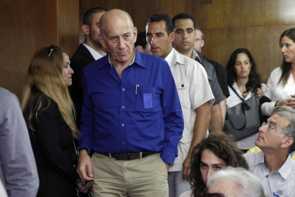 Seis años de cárcel por corrupción para el ex primer ministro israelí Ehud Olmert