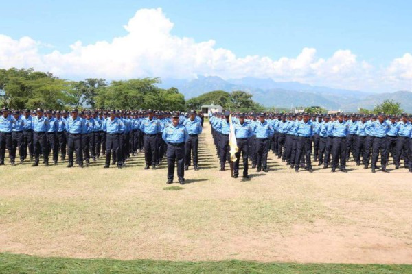 Más de 400 nuevos policías se suman al combate de la delincuencia y criminalidad
