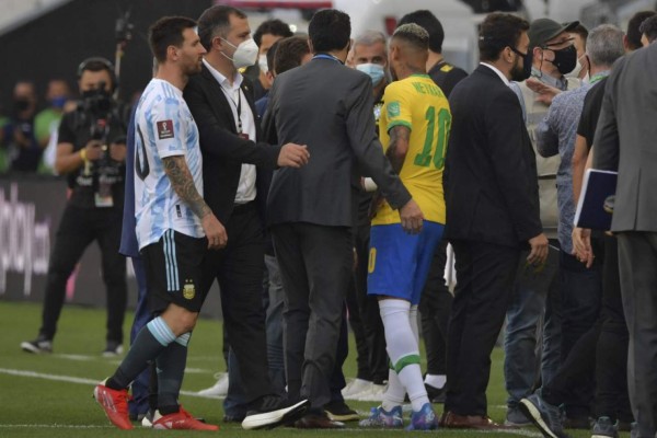 ¡Escándalo! Suspendido el Brasil - Argentina tras interrupción de las autoridades sanitarias
