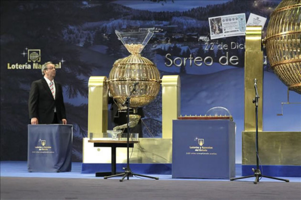 Vídeo: La lotería española reparte 3,000 millones de dólares