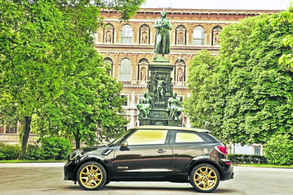 Autos que mezclan metal con diseños de alta costura