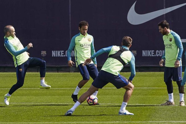 Un Barcelona al acecho del Madrid se mide al Osasuna