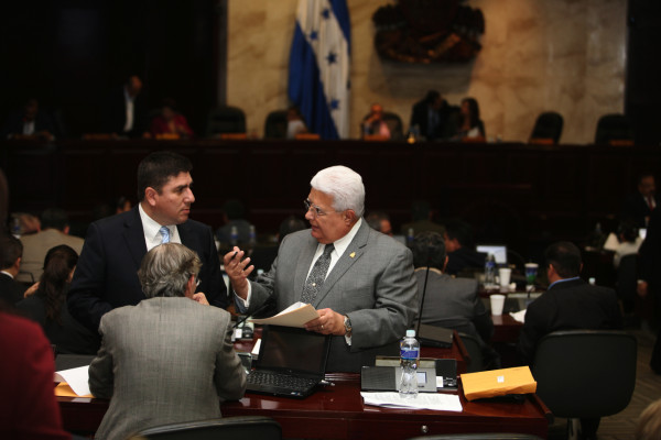 Tensión en Congreso por roce entre liberales y nacionalistas