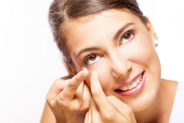 El uso inadecuado de los lentes de contacto puede desencadenar un daño ocular grave