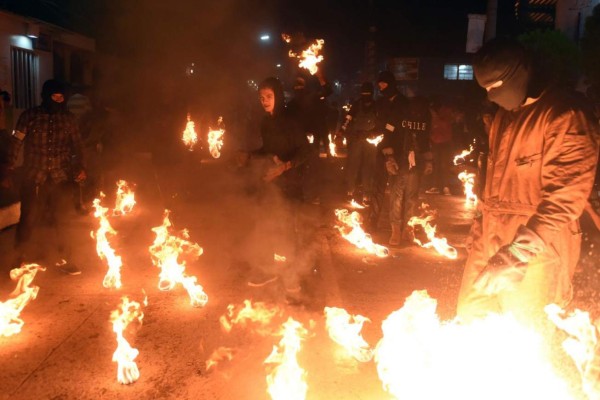 Salvadoreños hacen arder las calles de Nejapa