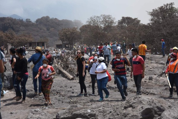 Guatemala: volcán de Fuego sigue con explosiones y alertan de flujos piroclásticos