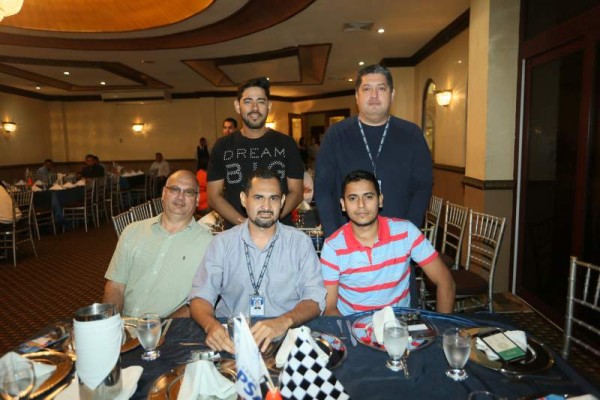 Marlon Murcia y Dennis Romero con Allan Sabillón, Erick Ayala y Jorge Barahona.