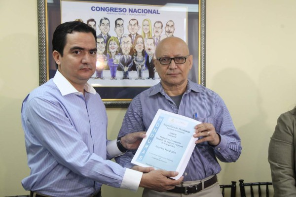 Finanzas entrega proyecto de presupuesto al Congreso