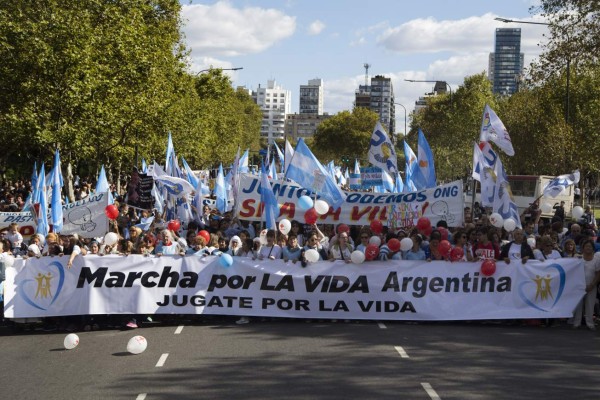 Marchan en Argentina contra el proyecto de ley de aborto legal&nbsp;&nbsp;