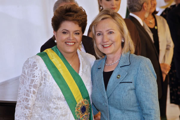 Histórico encuentro entre Chávez y Clinton en Brasil