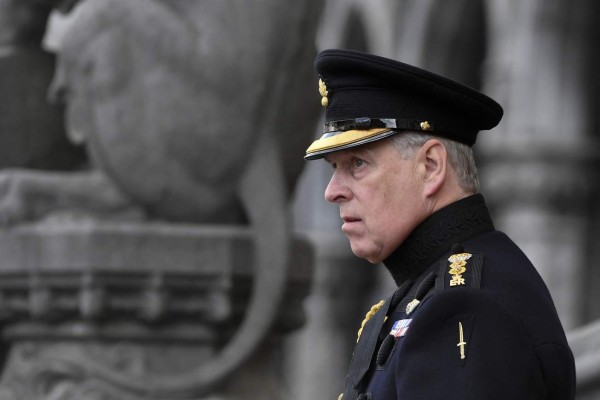 Demandan al príncipe Andrés por abusar sexualmente a una menor