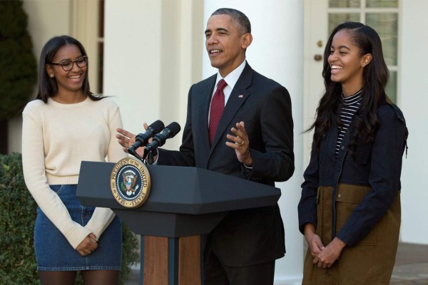 Hija de Obama trabaja como mesera en restaurante de EUA