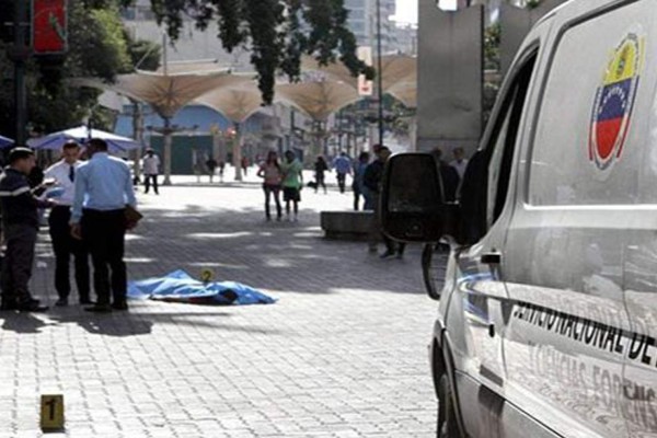 Acusan a seis niños de matar a cuchilladas a dos militares en Caracas