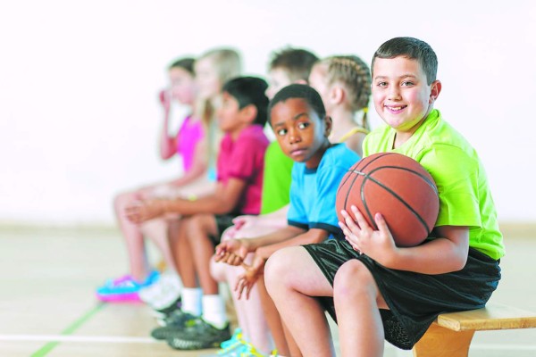 Evite la obesidad, haga que sus hijos practiquen un deporte