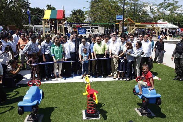 Presidente Hernández inaugura quinto megaparque, esta vez en El Progreso
