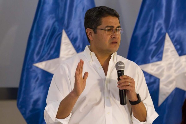 Juan Orlando Hernández dice que luchará por migrantes en EUA