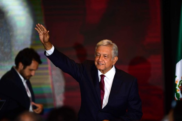 López Obrador promete cambios 'profundos', sin dictadura