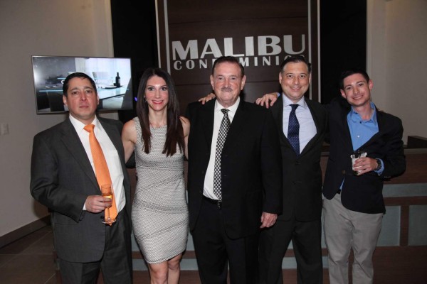 Coctel de inauguración por torre Malibú