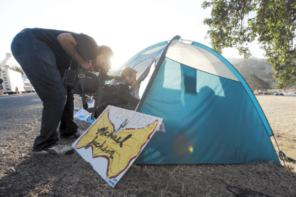 El martes sería el funeral de Michael Jackson