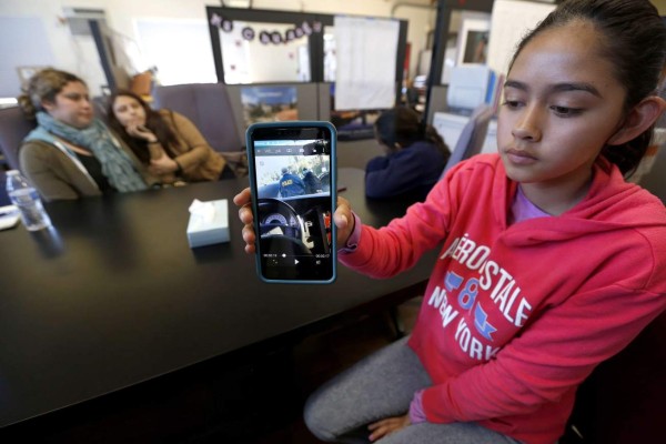 Video: Niña de 13 años graba cuando el ICE detiene a su padre