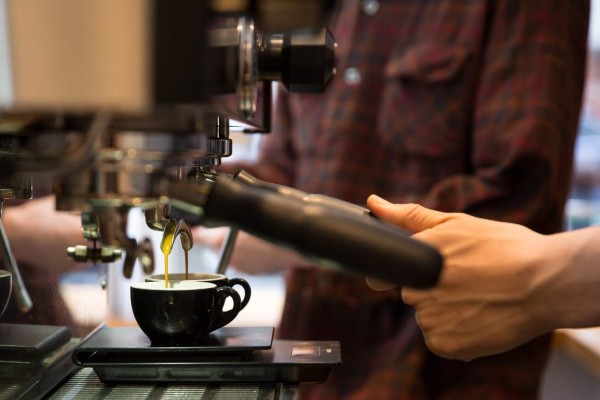 OMS: Tomar bebidas muy calientes puede provocar cáncer