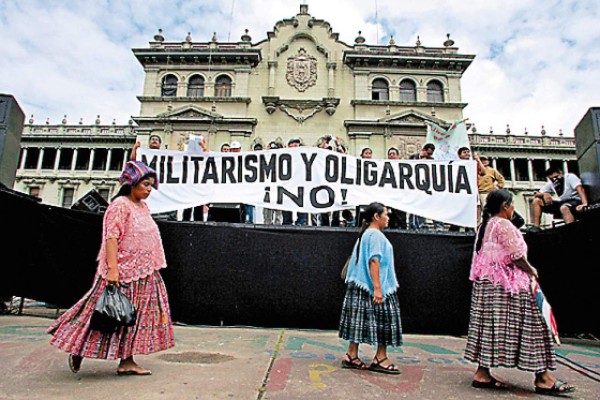Ciudadanos rechazan el militarismo en el país