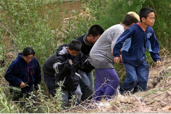 Solo $694 millones aprueban los republicanos para crisis de niños