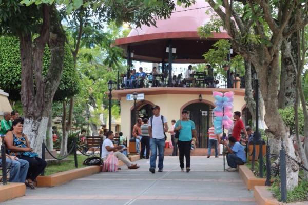 Desfile hípico y carnavales en Feria Agostina