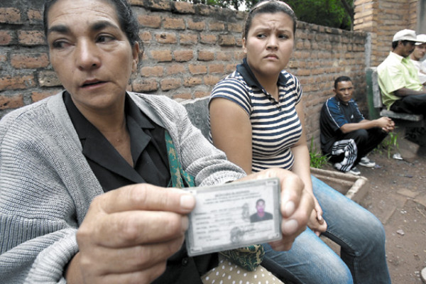 Acribillados encuentran a dos jóvenes