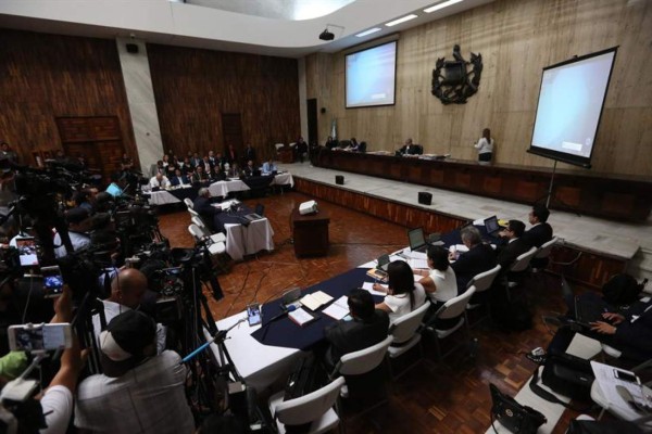 Pérez Molina dice que hay 'vicios' en nuevo caso de corrupción