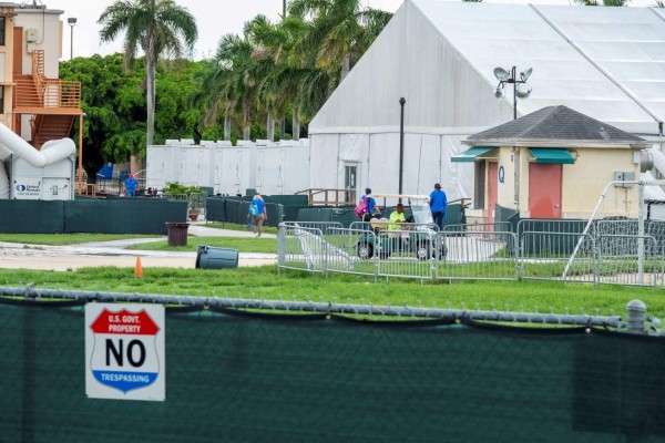 Celebran el cierre de albergue para niños migrantes en Miami