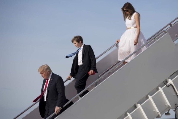 Nuevo desplante de Trump a Melania causa indignación en redes sociales