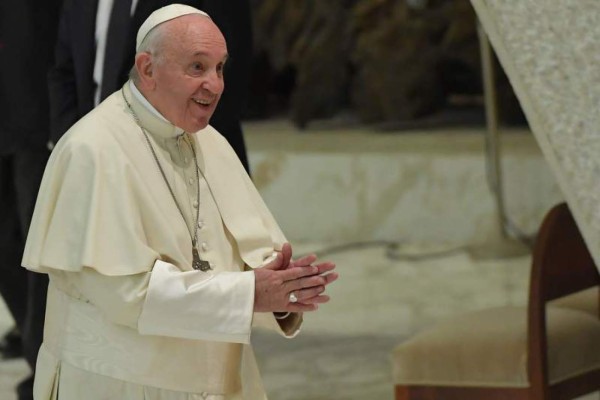 Papa exhorta a los jóvenes a liberarse de la 'dependencia” del móvil