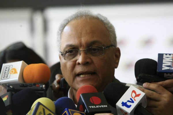 Opositores denuncian retraso de tres meses del referendo contra Maduro