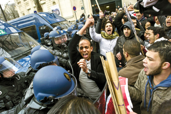 Cambios de Mubarak no silencian a los egipcios