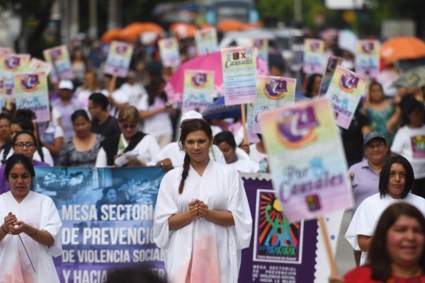 Salvadoreñas exigen despenalizar el aborto