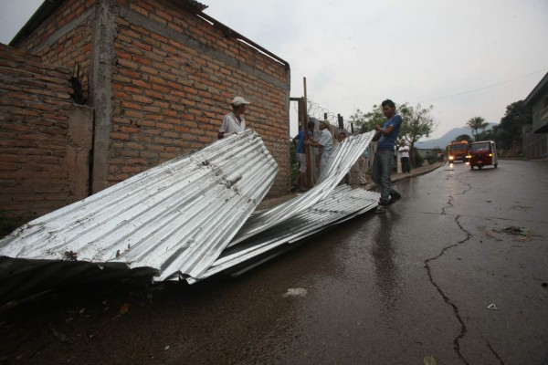Lluvias con fuertes vientos y granizo dejan daños en Tegucigalpa