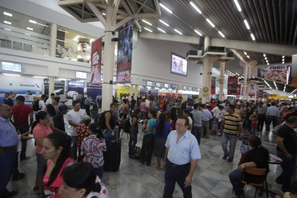 Aerolíneas cancelan vuelos entre Honduras y Guatemala por el volcán de Fuego