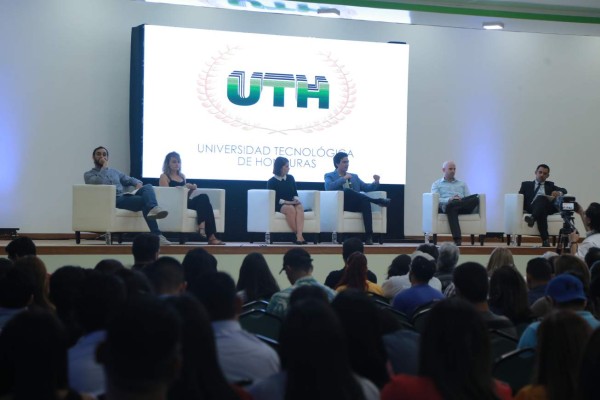 Debaten sobre los beneficios de un estado libertario