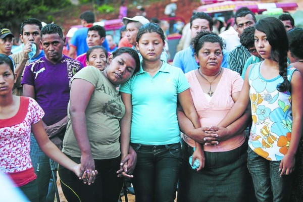 Laberinto de mil túneles complica la búsqueda de mineros en Honduras