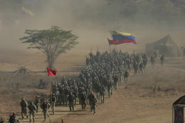 Guaidó reta a Maduro y anuncia ingreso de ayuda humanitaria