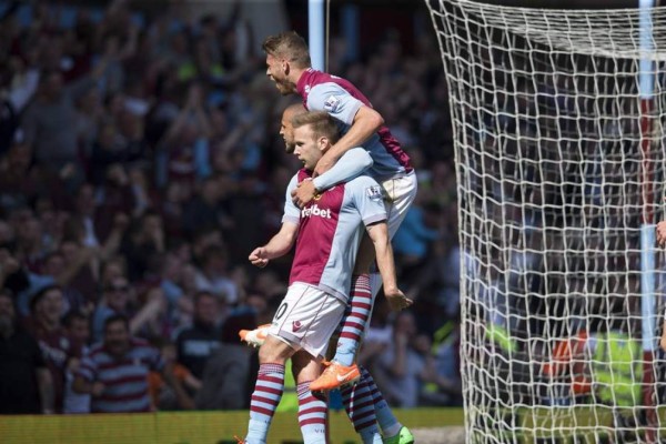 El Hull City de Maynor Figueroa pierde, pero acaricia la salvación