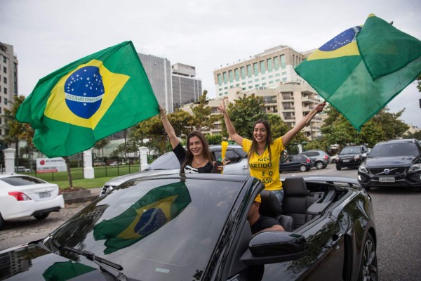 Brasil: Comienzan a cerrar las urnas en elecciones presidenciales
