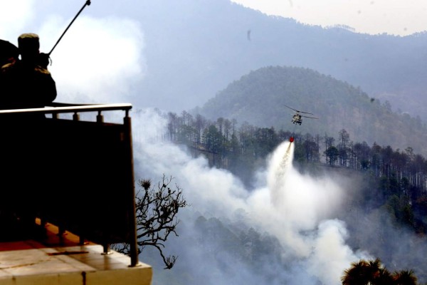 Reportan un incendio de grandes proporciones en Santa Lucía