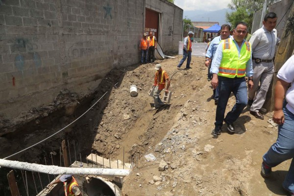 Vecinos no pagarán por colectores y pavimentaciones