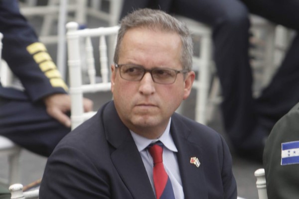 Ricardo Álvarez asegura que no anda en campaña política, pero sí lleva mensaje de unidad