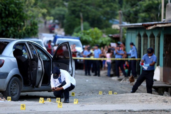 Ultiman a balazos a vendedor de carros y su hijastro