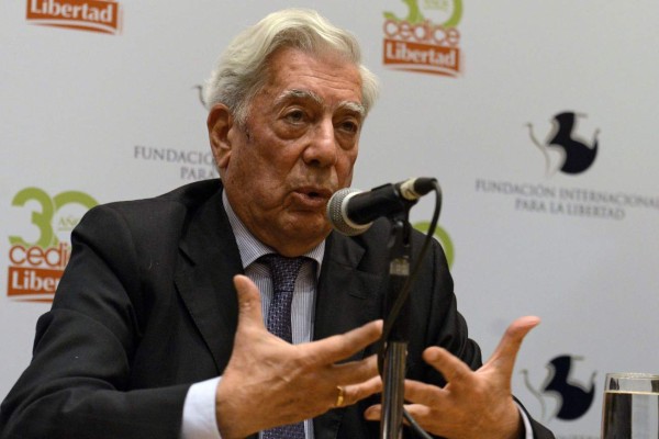 Venezuela se equivocó con Chávez: Vargas Llosa