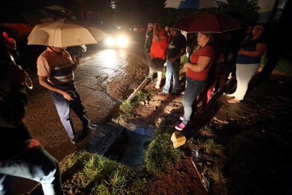 Joven se ahoga al caer en alcantarilla en la capital