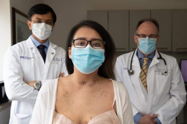 Hispana sorprendida con doble trasplante de pulmón tras enfermar de coronavirus